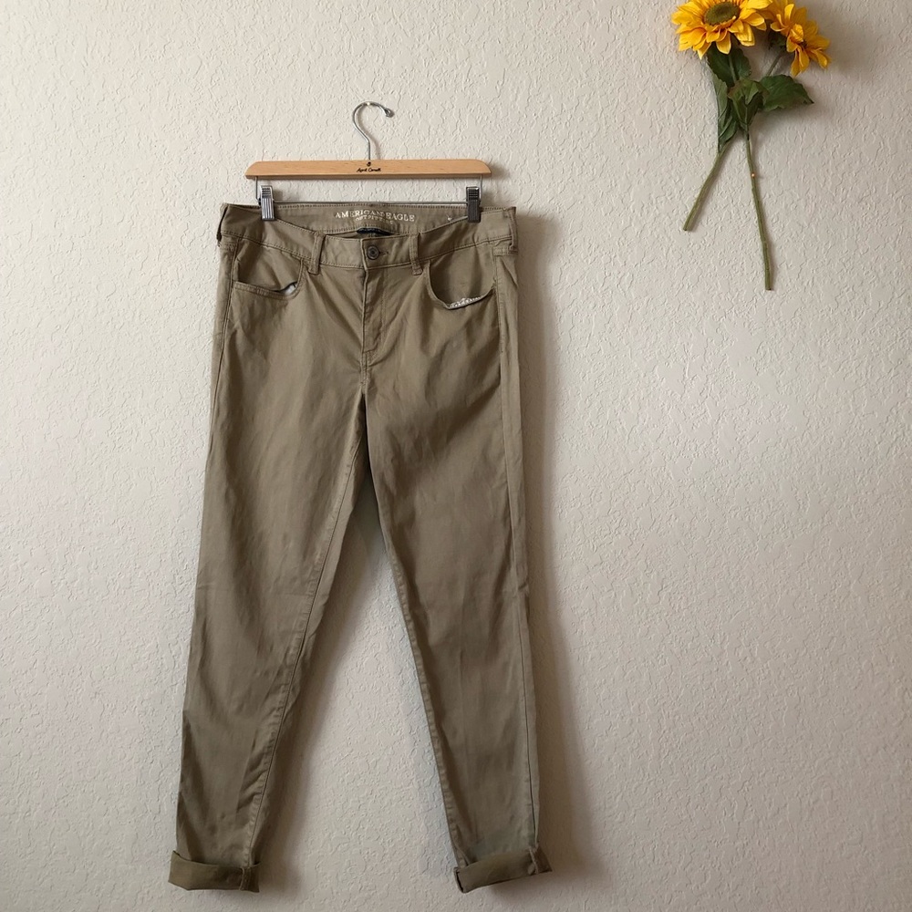 American Eagle Khaki Jeggings 🦑